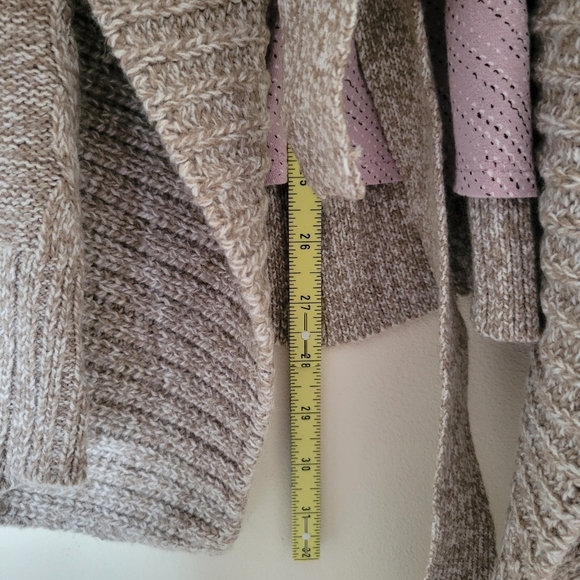 Tan sweater - Picture 5 of 6